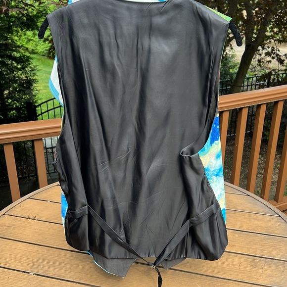 Unisex hand painted vest, adjustable. Will fit large to XL. 4 buttons in blue. - Picture 9 of 10